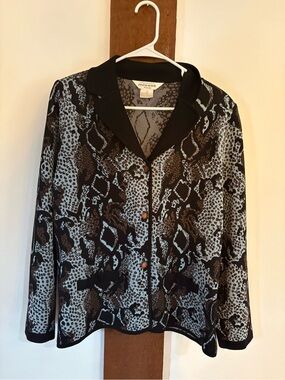 Misook Ladies Cardigan sweater/Blazer, Size  L, Made in Korea, Nice!